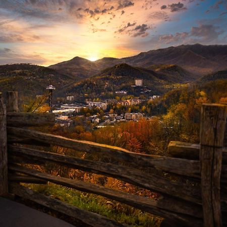 Rock Of Ages, Hot Tub, Game Room, Wifi, 1089 Free Tickets Each Paid Day, Dollywood And More Pigeon Forge Zewnętrze zdjęcie