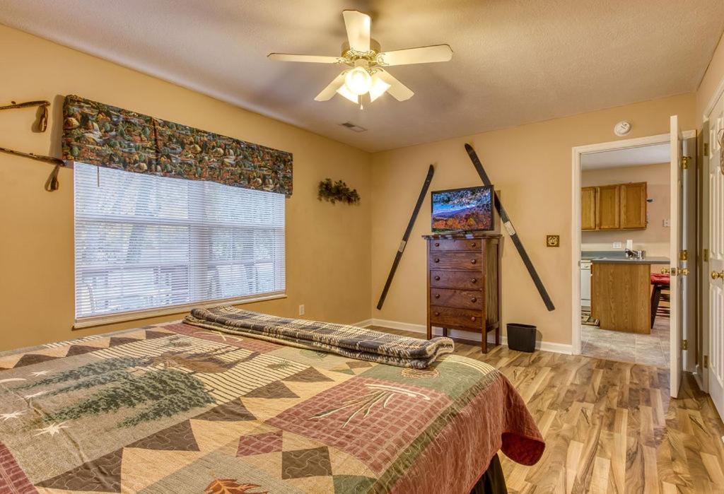 Rock Of Ages, Hot Tub, Game Room, Wifi, 1089 Free Tickets Each Paid Day, Dollywood And More Pigeon Forge Zewnętrze zdjęcie