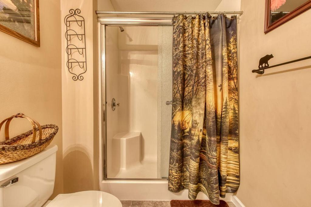 Rock Of Ages, Hot Tub, Game Room, Wifi, 1089 Free Tickets Each Paid Day, Dollywood And More Pigeon Forge Zewnętrze zdjęcie