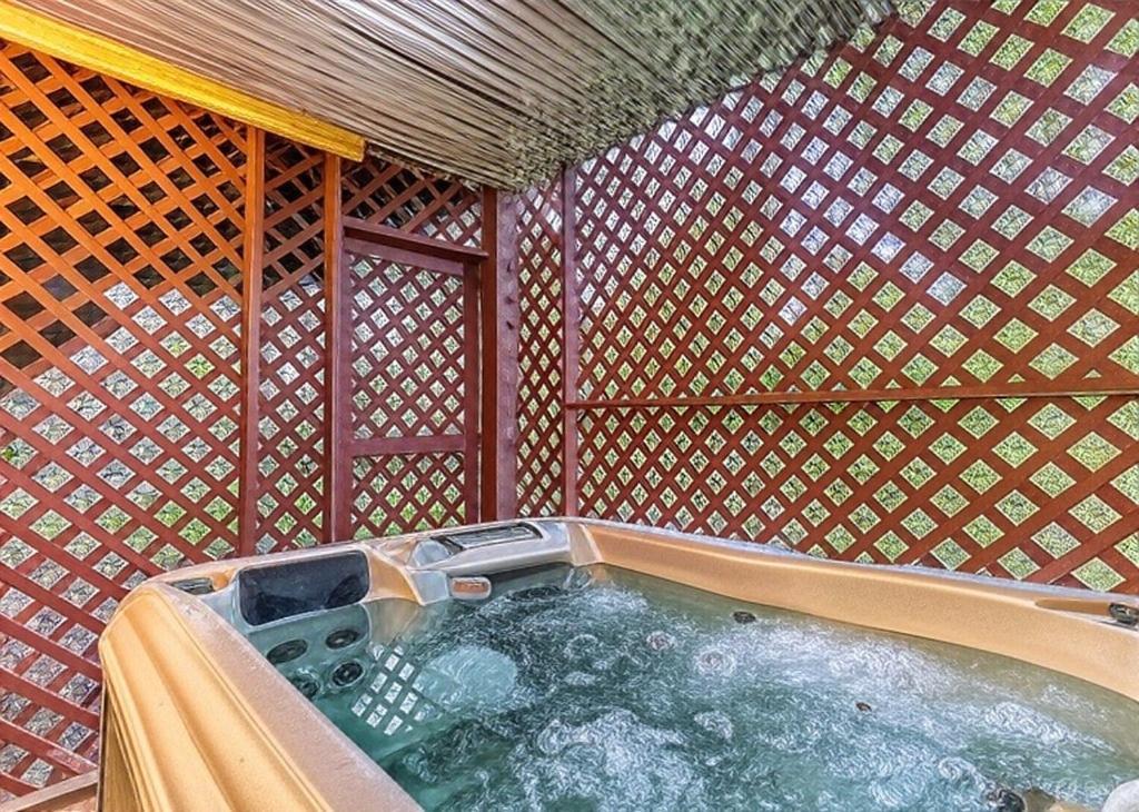 Rock Of Ages, Hot Tub, Game Room, Wifi, 1089 Free Tickets Each Paid Day, Dollywood And More Pigeon Forge Zewnętrze zdjęcie